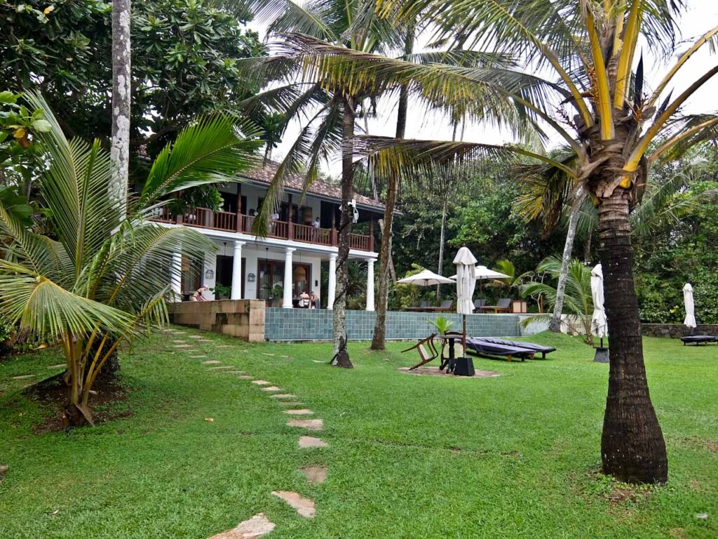 Eraeliya-Gardens-and-Pool